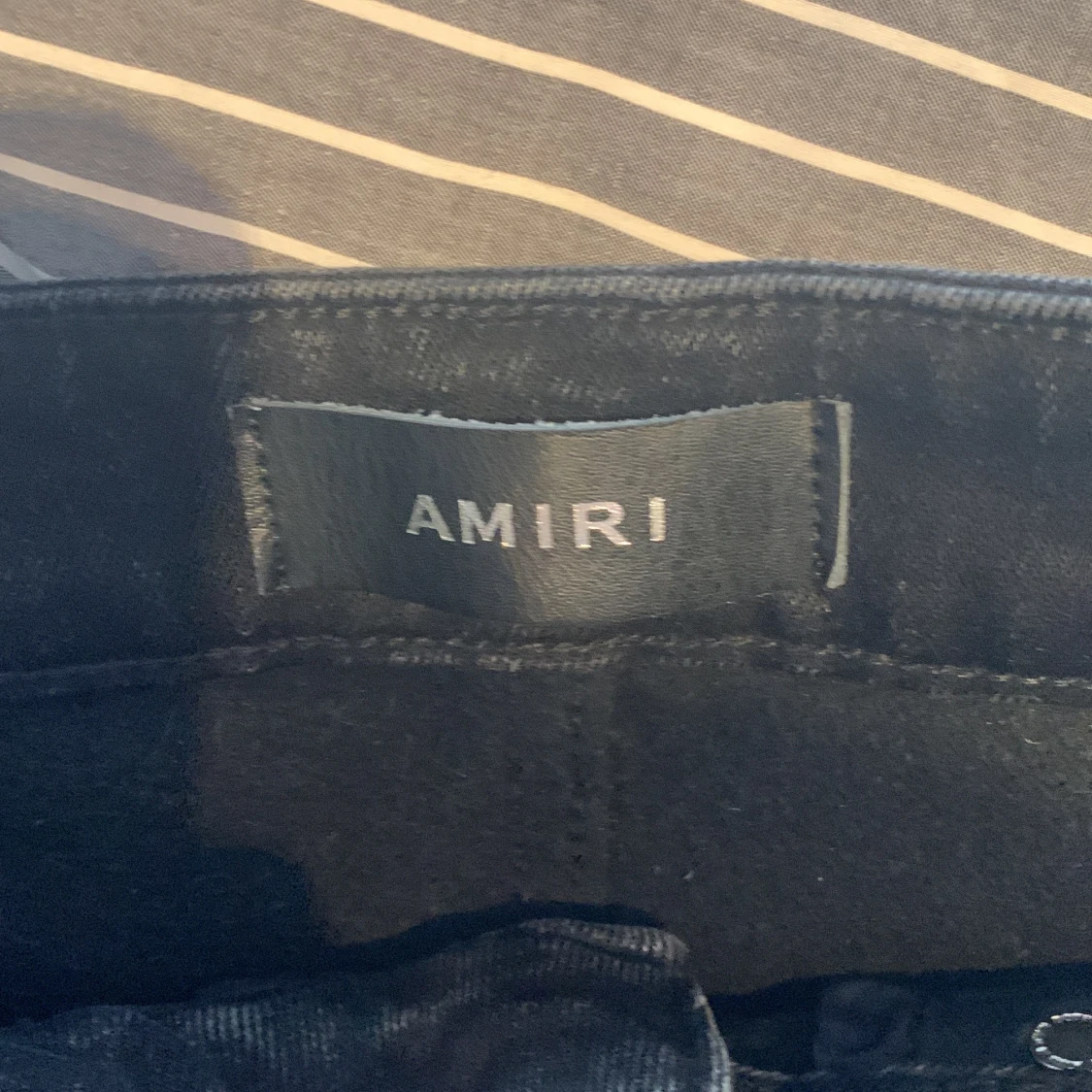 Svarta jeans från Amiri med ängeltryck - 3