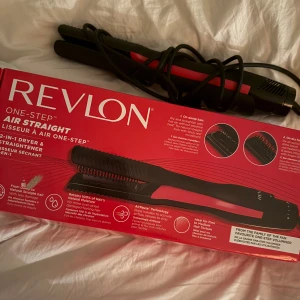 Air straight - Air straight från revolon som blåser och plattar håret samtidigt! Testat 1 gång! Helt ny, fick i födelsedags present för 2 veckor sen!