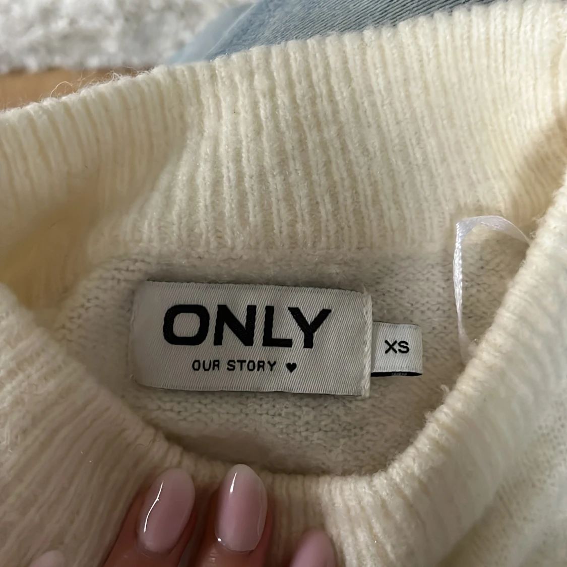 Vit stickad tröja med puffärm från ONLY - 1