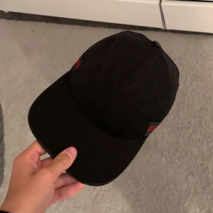 Gucci keps - Använd 2 gånger o vill ej ha den kan diskuta pris lätt!