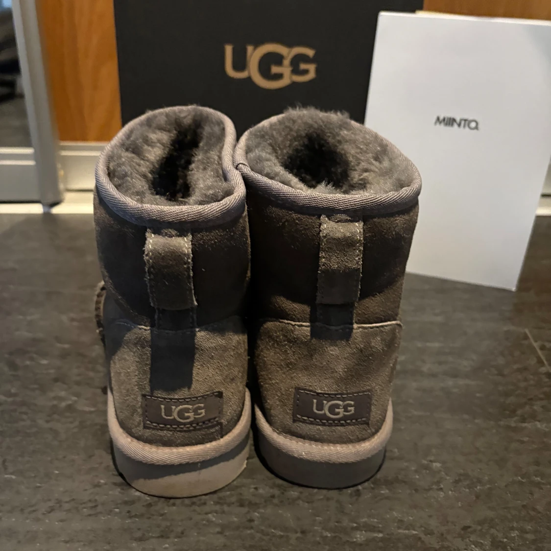 Grå UGG boots i mocka - 2