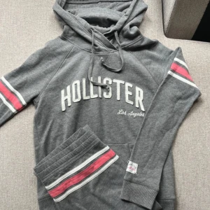 Hollister set - Ett set från Hollister i strl s, sparsamt använt, har en liten fläck som syns på sista bilden men går säkert att få bort  