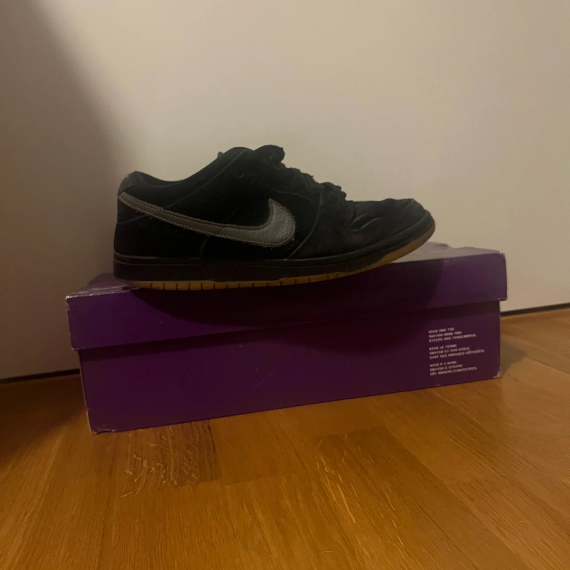 Nike SB Dunk Low svart/grå mocka