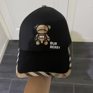 Burberry keps  - Snygg burberry keps oanvänt max 2 gånger mycket bra kvalitet 
