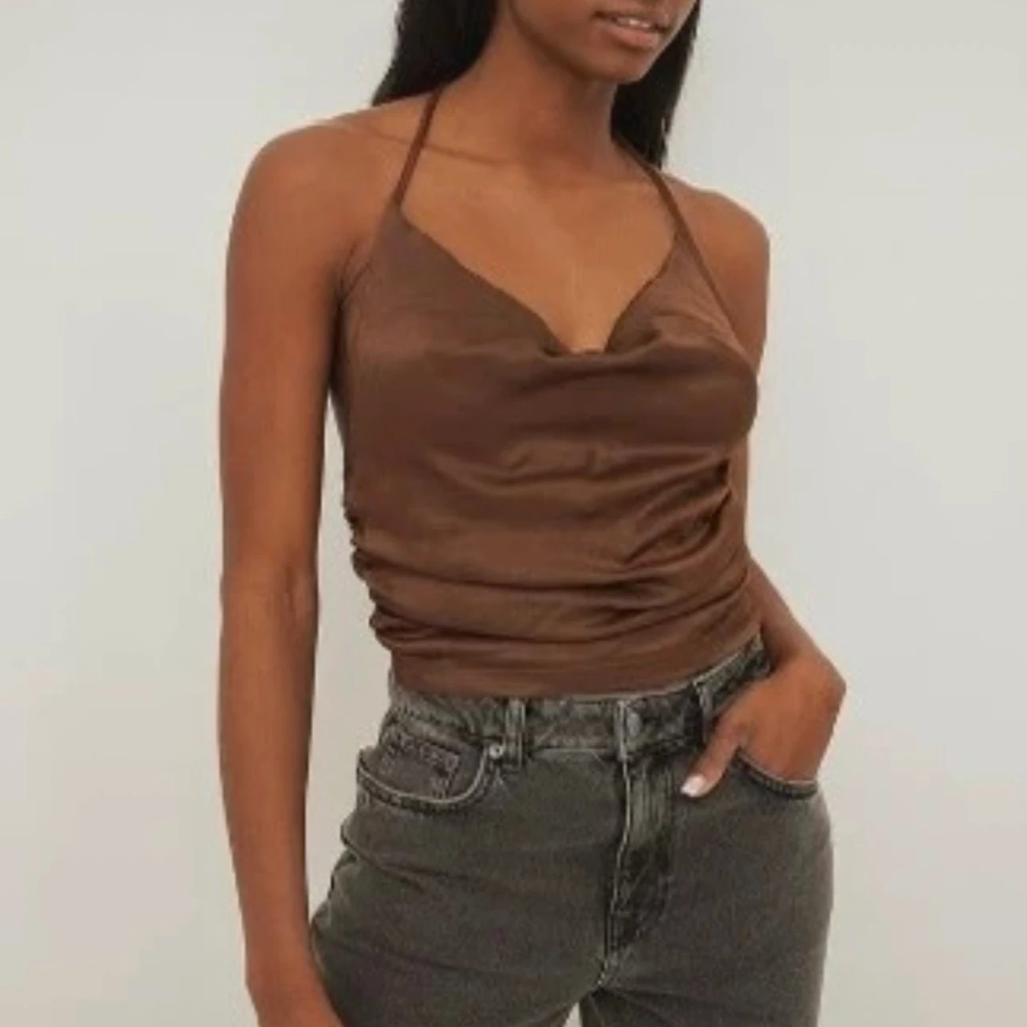 Brun halterneck linnetopp i satin