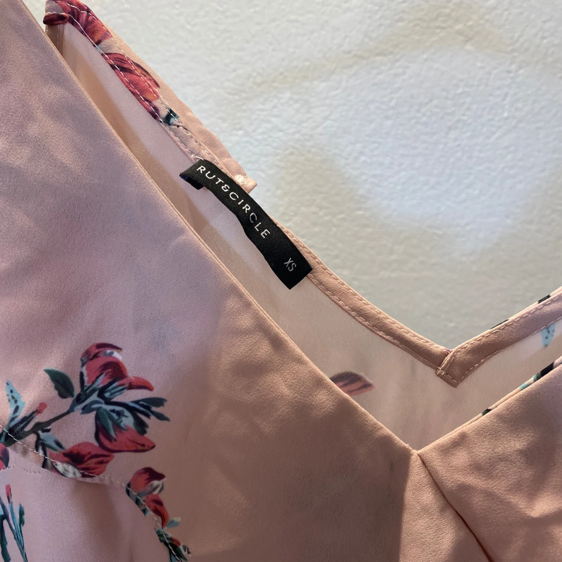 Ljusrosa blommig långklänning Rut&Circle - 1