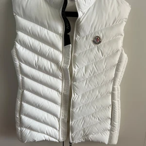 Vit väst från Moncler - Vit väst som på bilden stel 4 