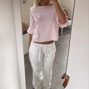 Rosa topp💞 - FÖRSTA BILDEN LÅNAD!! Säljer denna virala och såå söta topp som är svår att få tag på då den tyvärr var lite liten på mig💞 Storlek 146/152 men passar även XXS/XS