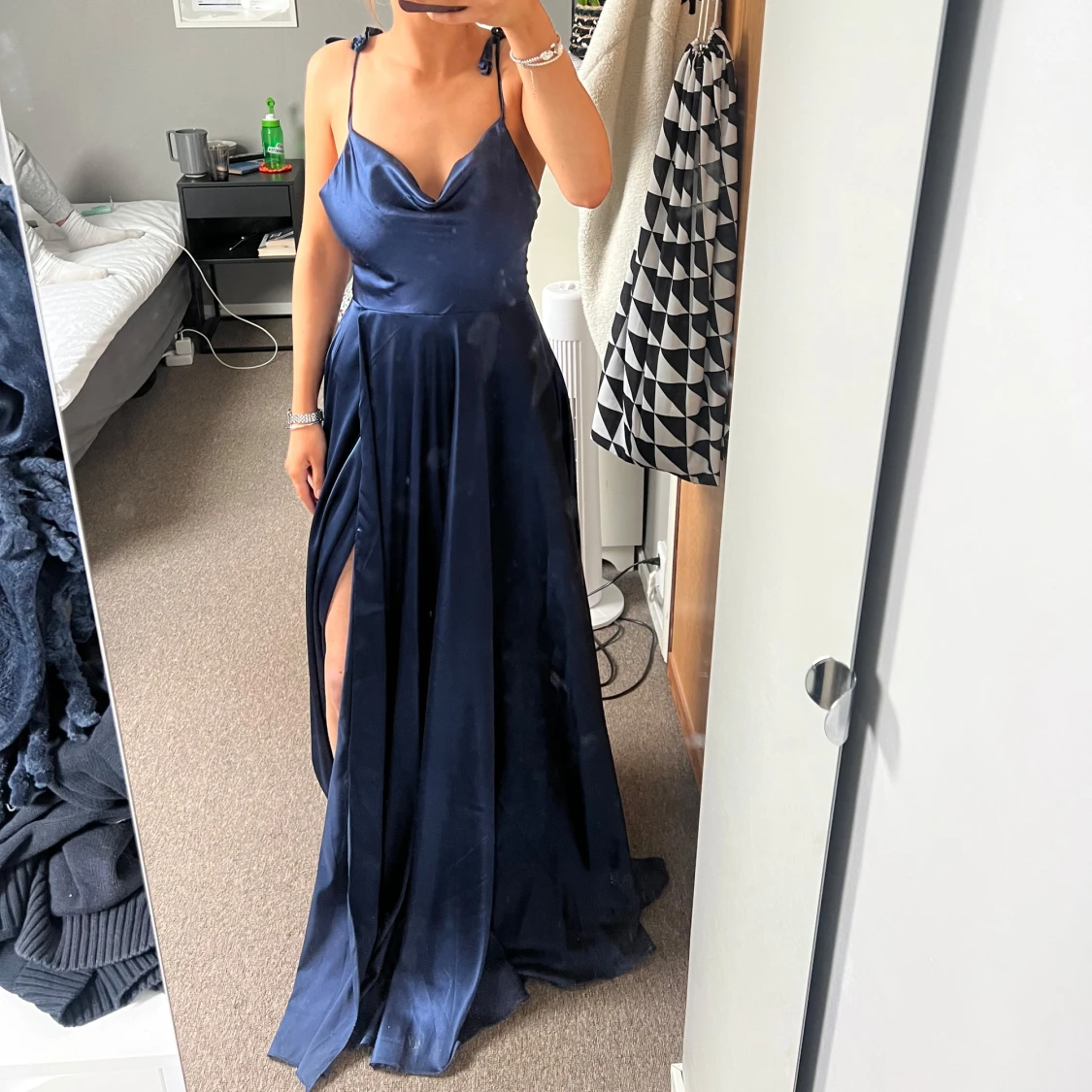 Marinblå balklänning med slits - 1