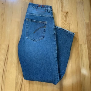 Dondup jeans 34 - Sjukt snygga dondup jeans i storlek 34. Inga skador eller tecken på användning. Passar 34/33