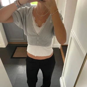 Glittrig bolero ifrån Lindex  - Så snygg stickad bolero från Lindex som inte kommer till användning💞💞passar även xs-s