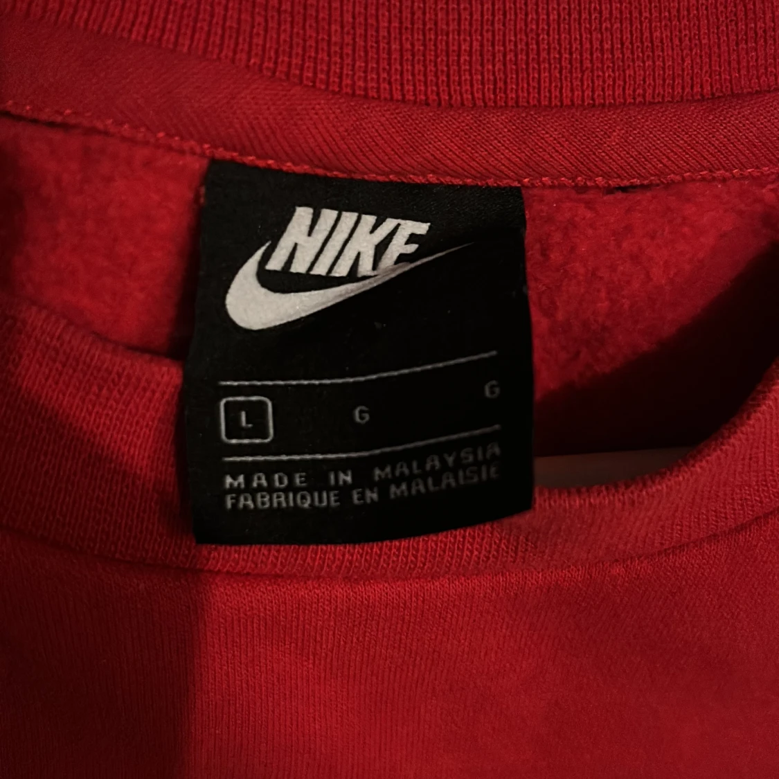 Röd och svart tröja från Nike - 1