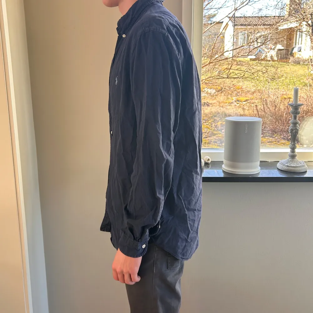 Ralph lauren Skjorta | Skick: 9,5/10 | Size M | Märke Ralph lauren | Modell ca 180 | Fraktar via postnord eller instabox på köparens bekostnad | Hör av dig vid minsta fråga eller fundering // NPs. Paidat.