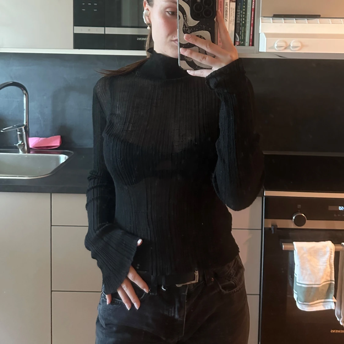 Svart ribbad polotröja - 1