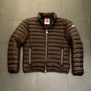 Colmar dunjacka - Riktigt snygg Colmar jacka, perfekt till våren och sommaren då den är lite tunnare. Storlek 52, passar M. 