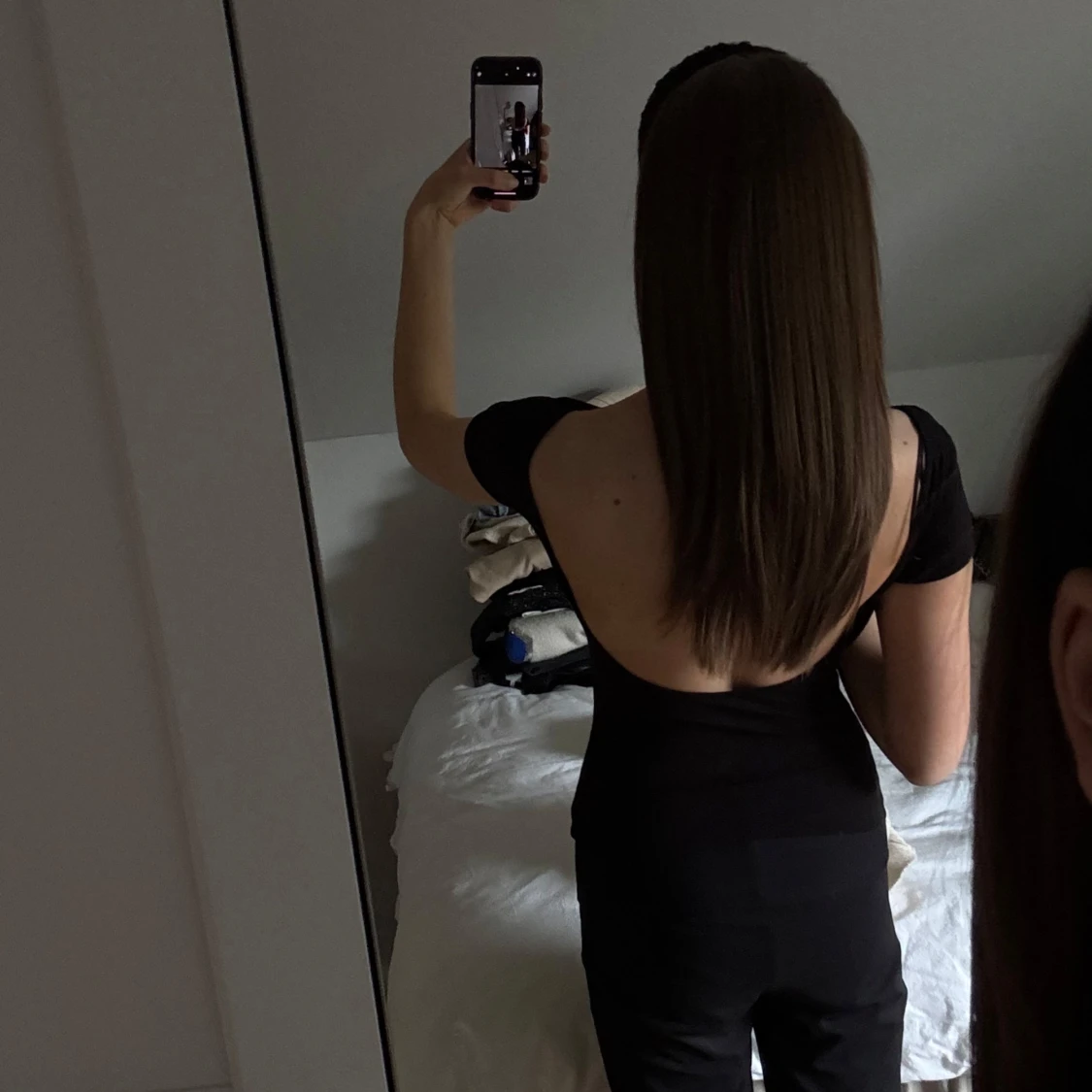 Svart topp med öppen rygg - 1