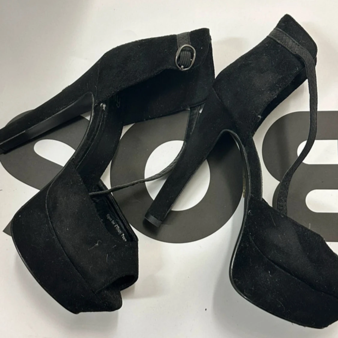 Svarta högklackade pumps