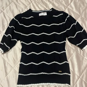 Blus - Säljer min super fina topp då den inte passar mig längre☹️