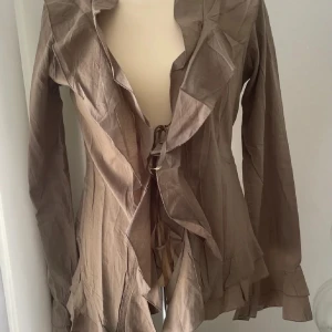 Blus med knytt M - Från St. Tropez 