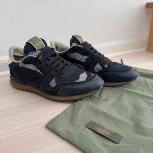 Valentino Rockrunner - Dustbag medföljer. Byten kan vara intressant. Tveka inte på att skriva vid frågor och funderingar! Pris kan diskuteras.