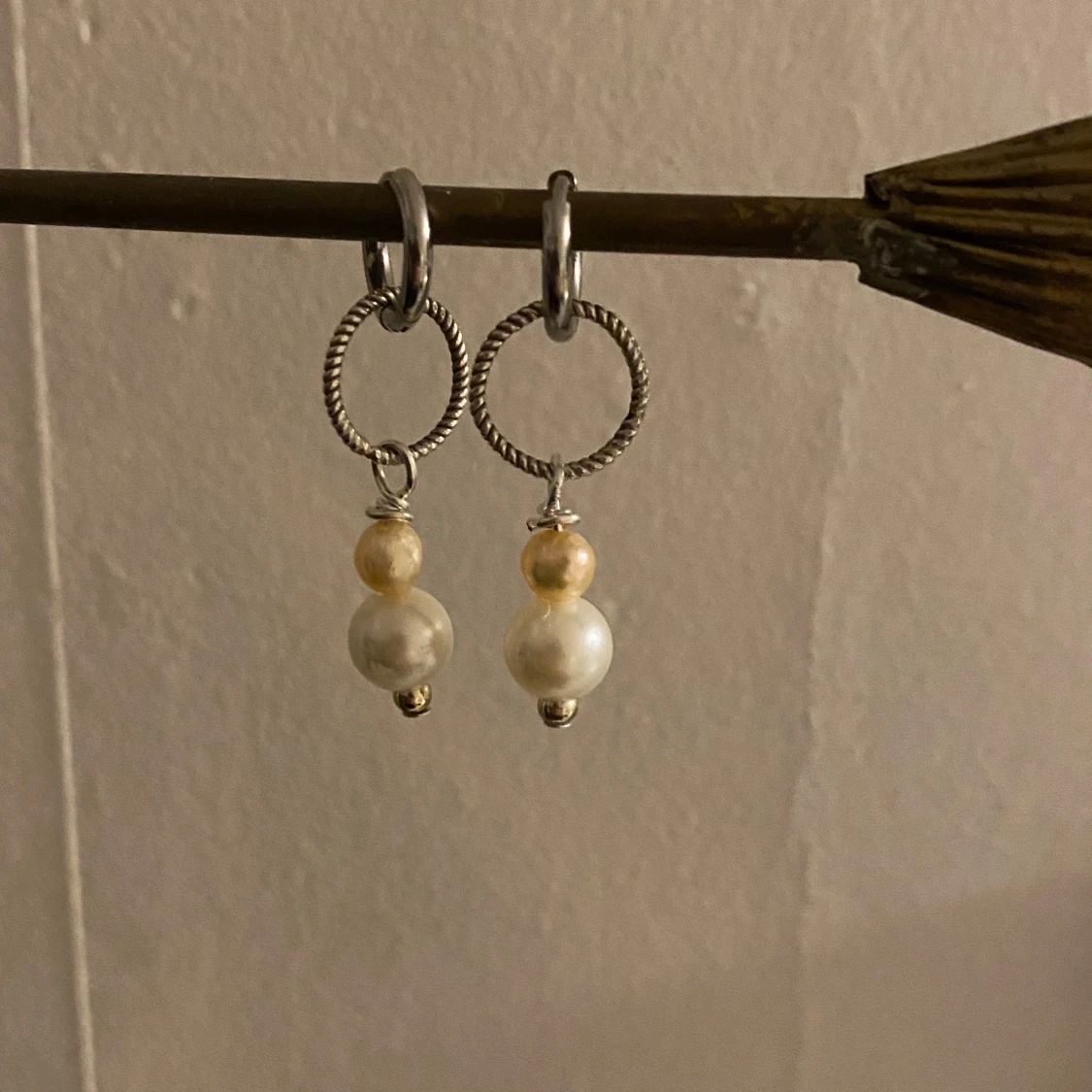 Silverörhängen med pärlor - 2