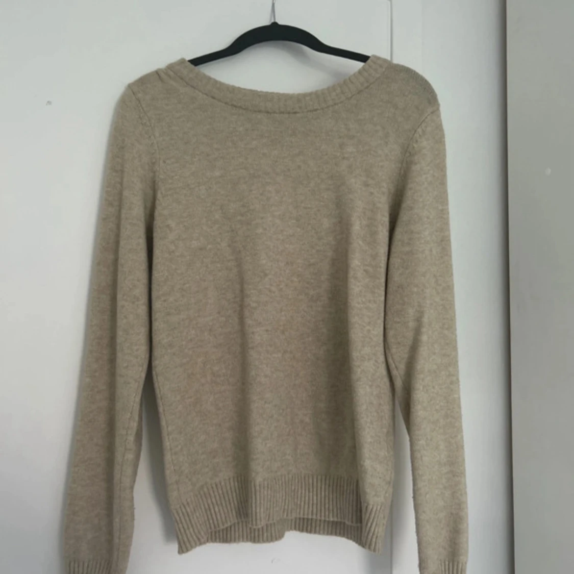 Beige stickad tröja från Vila