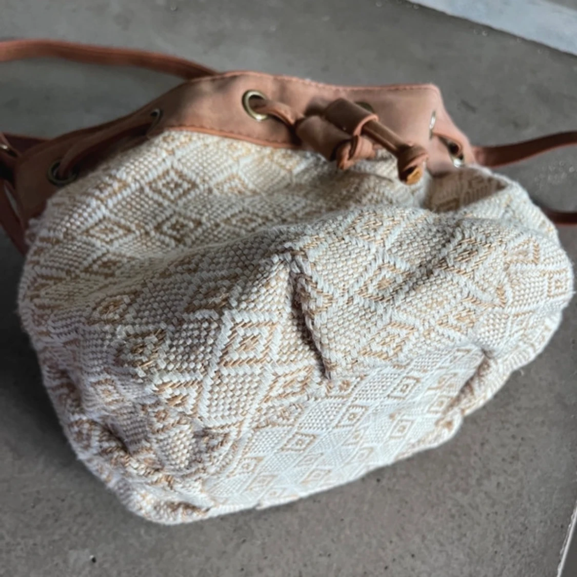 Handväska med platt botten - 3