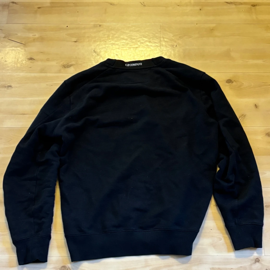 Svart sweatshirt från C.P. Company - 2