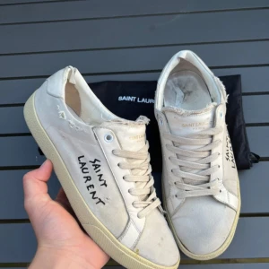 Saint Laurent skor - Sjukt snygga ysl skor! Självklart äkta! Size 41 sitter ganska true to size! Skick 8/10! Dustbag ingår! Hör av dig vid fler frågor eller funderingar 🤩