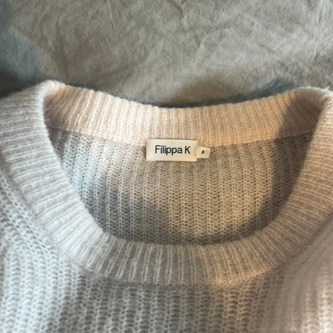 Ljus stickad tröja från Filippa K