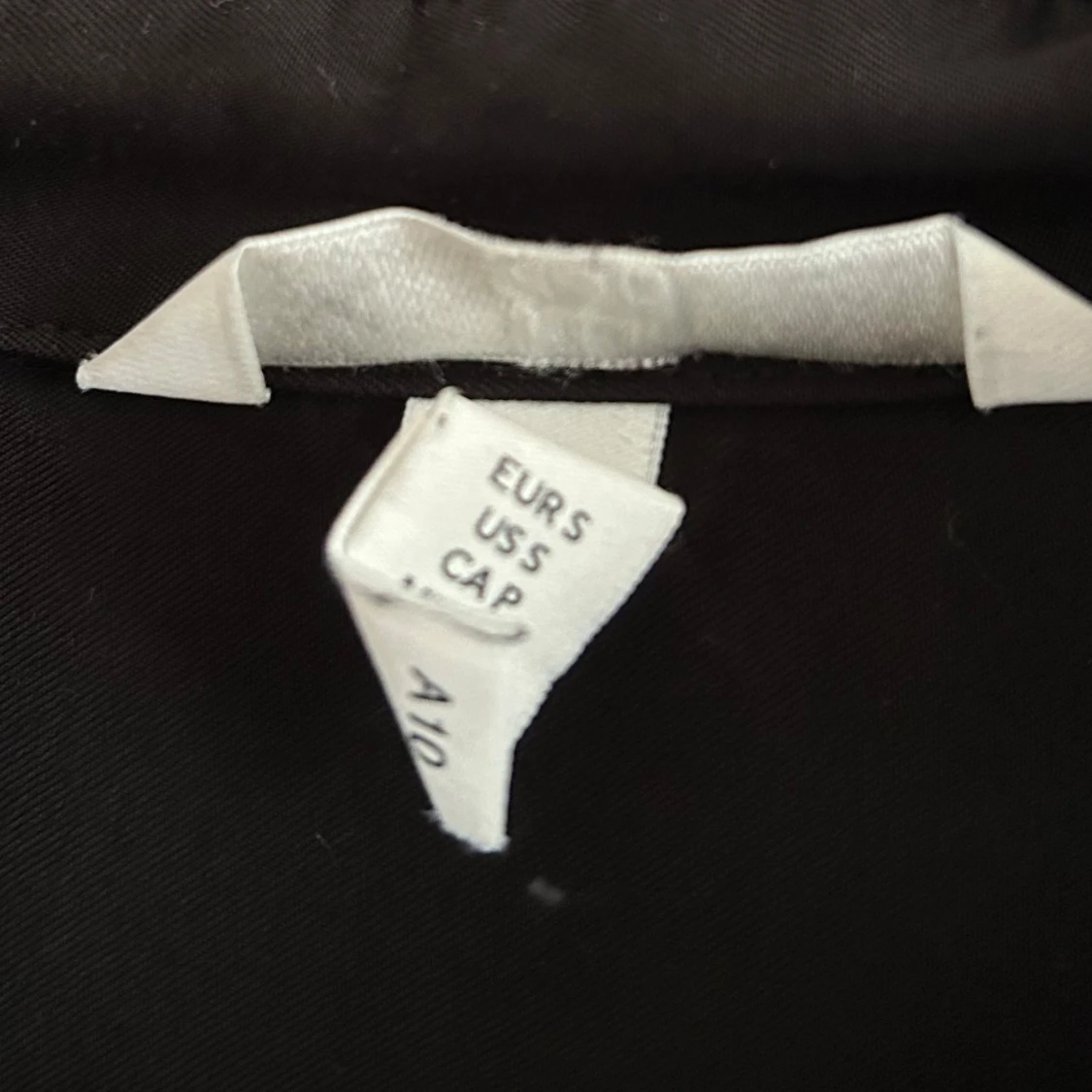 Svart oversized skjorta i satin-look - 1