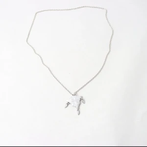 Halsband Tenn - Jokkmokk  - Halsband Tenn - Jokkmokk, längd 64 cm, finns ingen öppning så bör se till att den ger över huvudet/halsen innan du köper. Kommer i fin ask