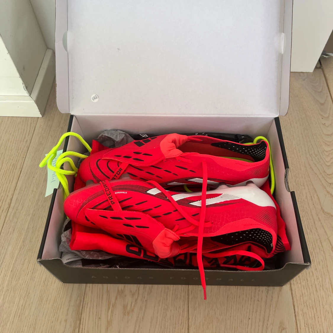 Adidas Predator röda fotbollsskor - 3