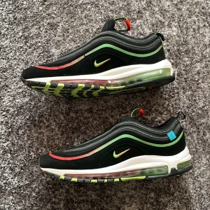 Nike air Max 97  - Säljer mina snygga air Max, säljer de till riktigt bra pris, behövdes du fler bilder skriv till mig. Pris kan diskuteras vid snabb affär