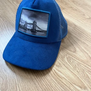 Blå keps - Blå gårda velvet keps