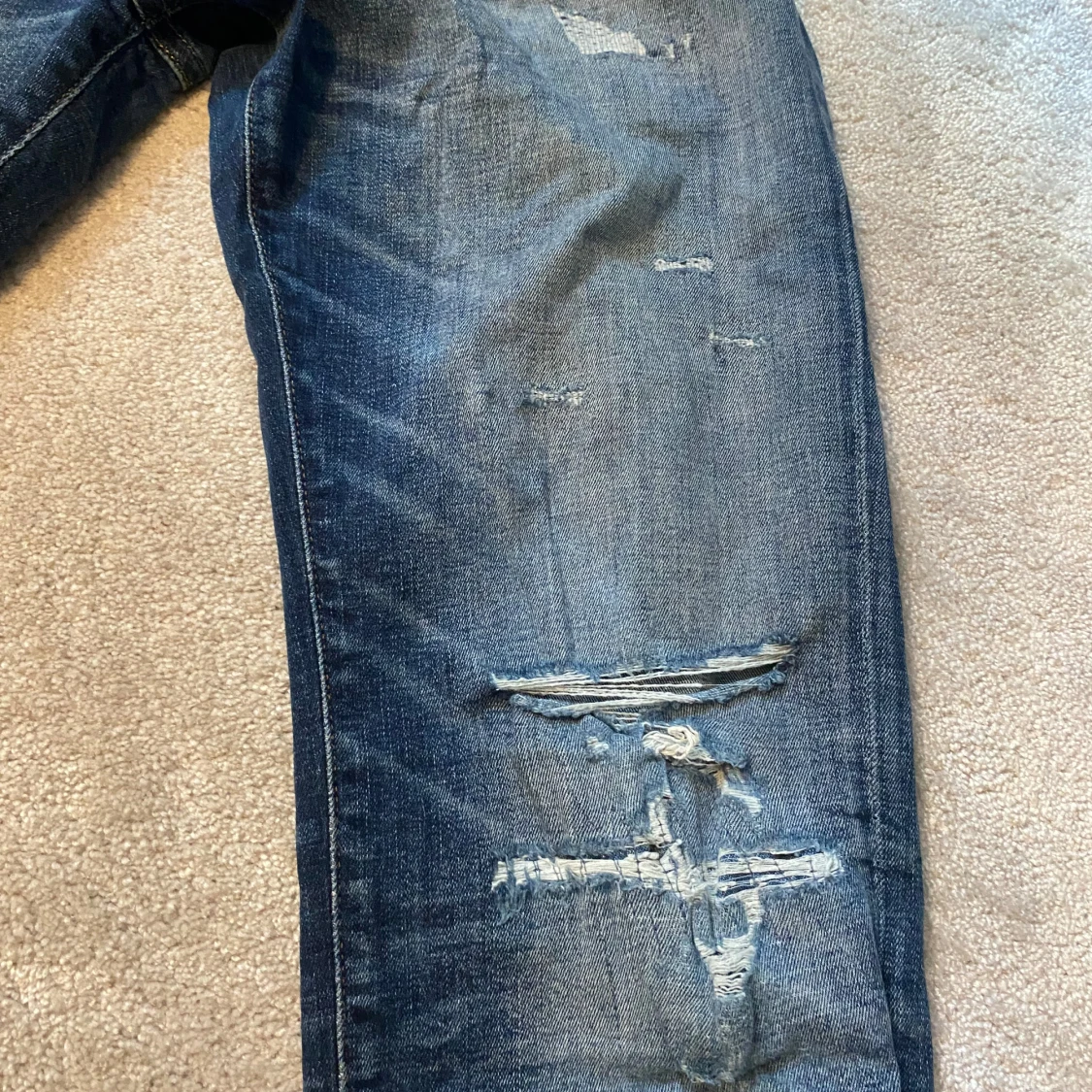Jack n Jones jeans med slitningar  - 2
