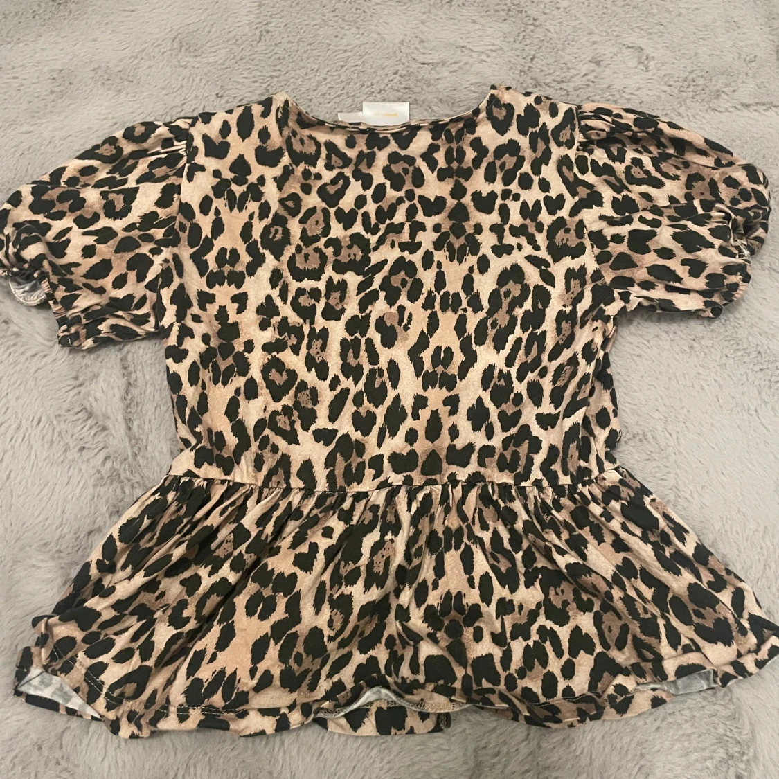 Leopardmönstrad blus från Gina Tricot - 1