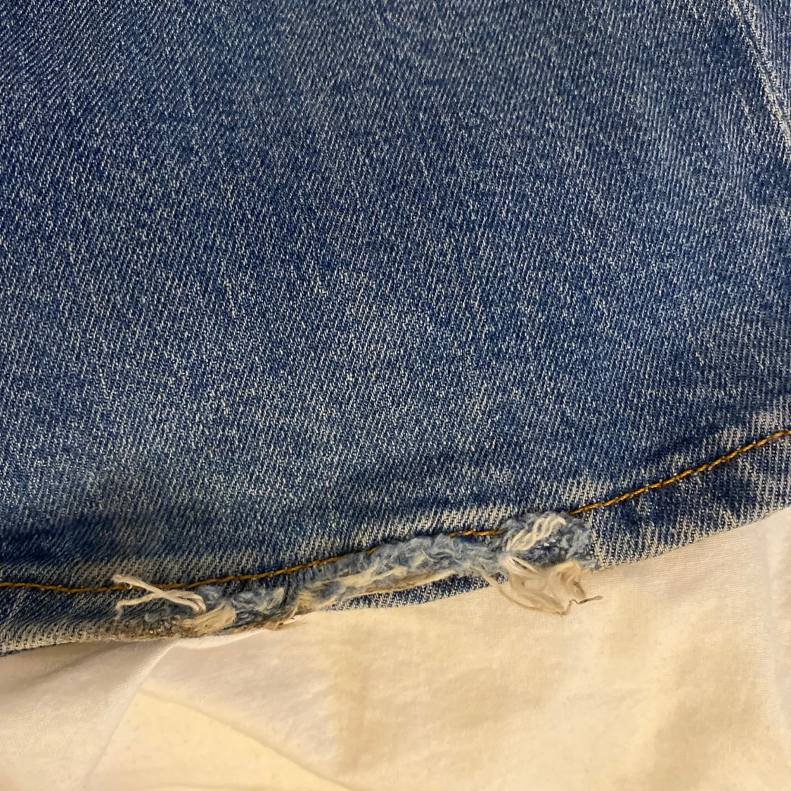 Blå bootcut jeans från H&M, stl 34 - 3