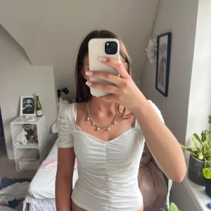 Söt blus  - Jätte söt vit blus från nakd storlek xs!