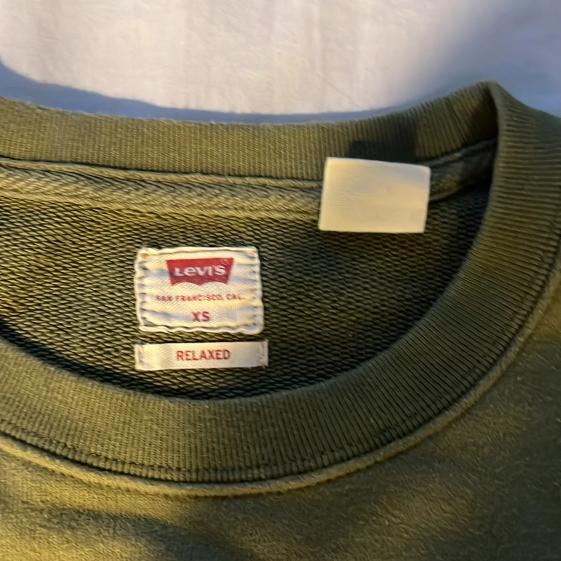 Olivgrön sweatshirt från Levi's XS - 1