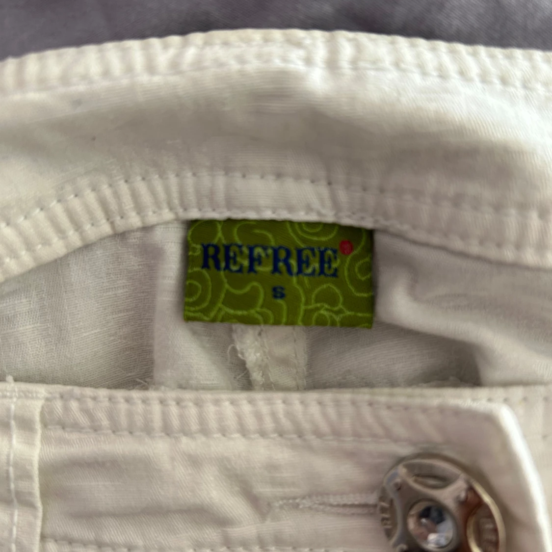 Y2K, Lågmidjade, utsvängda, vita byxor från Refree - 4