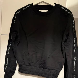 Calvin Klein tröja - En fin tröja i bra kvalité. Aldrig använd, prislapp kvar.