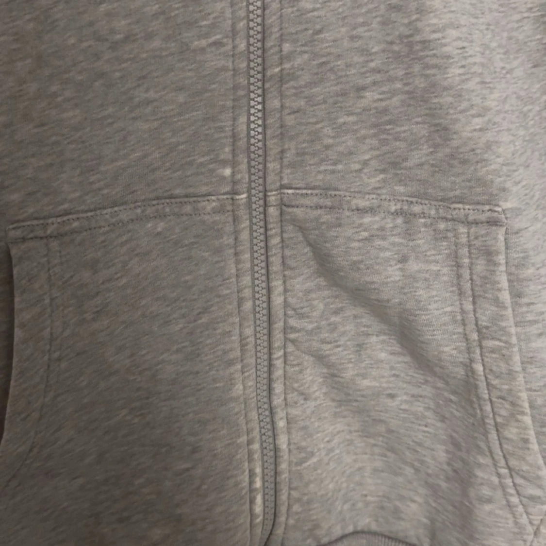 Grå hoodie från Peak Performance - 2