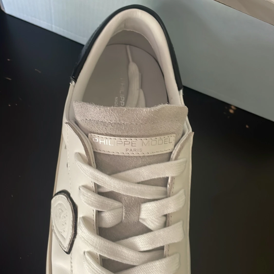 Vita sneakers från Philippe Model - 2