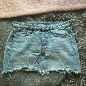 Jeanskjol - Finaste jeanskjolen från h&m i toppen skick! Passar s-m