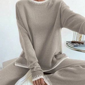 Sett - Säljer detta stickade sett. Superfint och mysigt, passar perfekt inför hösten. Den är inte för tjock, och färgerna är så höstliga