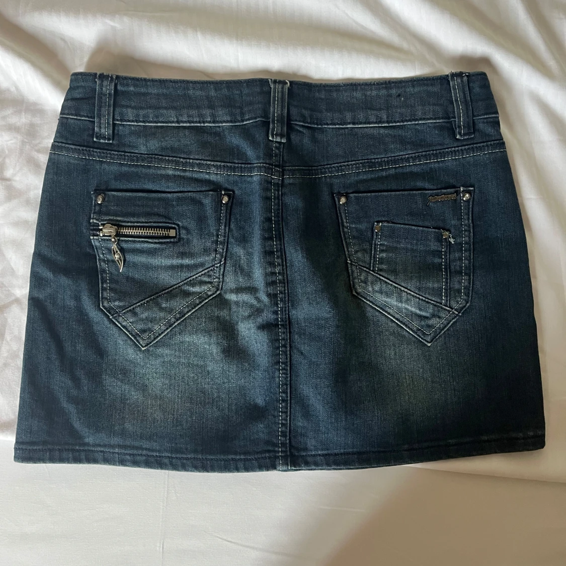 Mörk jeanskjol från Fionina - 1