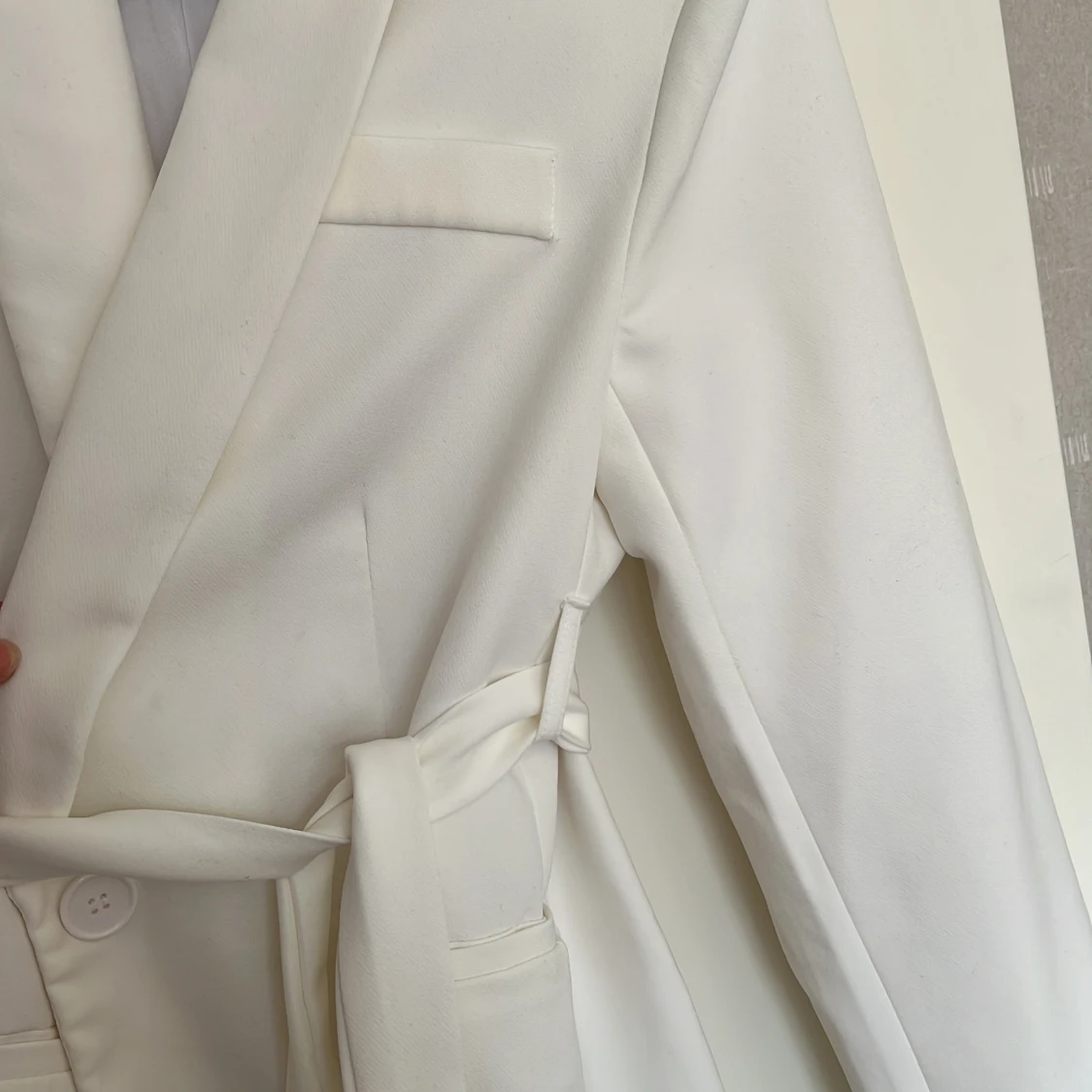 Vit kavaj med bälte från Fidosa - 3