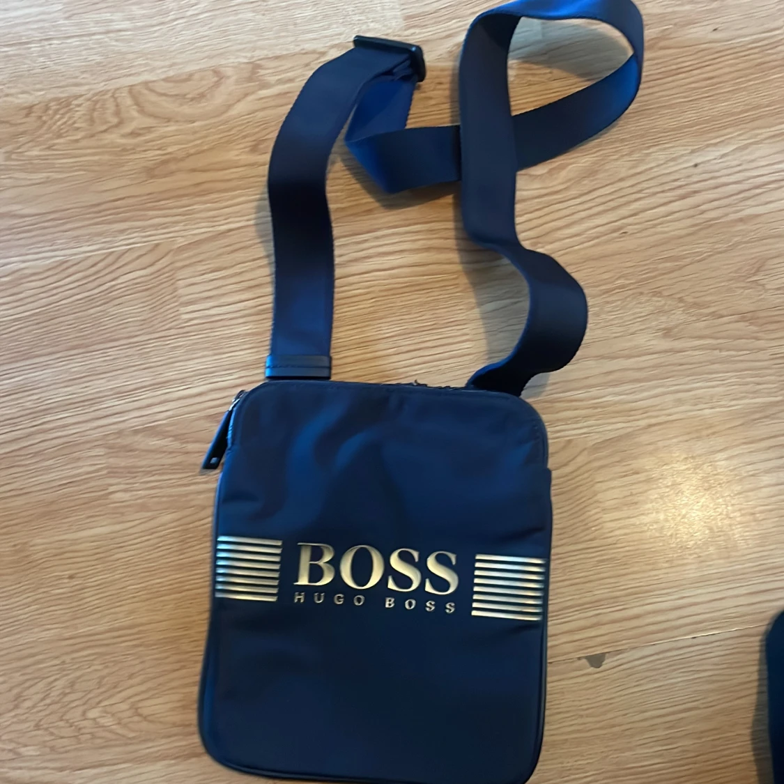 Svart axelväska från Hugo Boss
