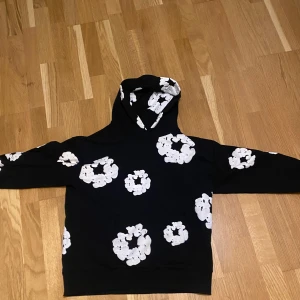 Denim tears hoodie - Svart denim tears tröja i fint skick. 